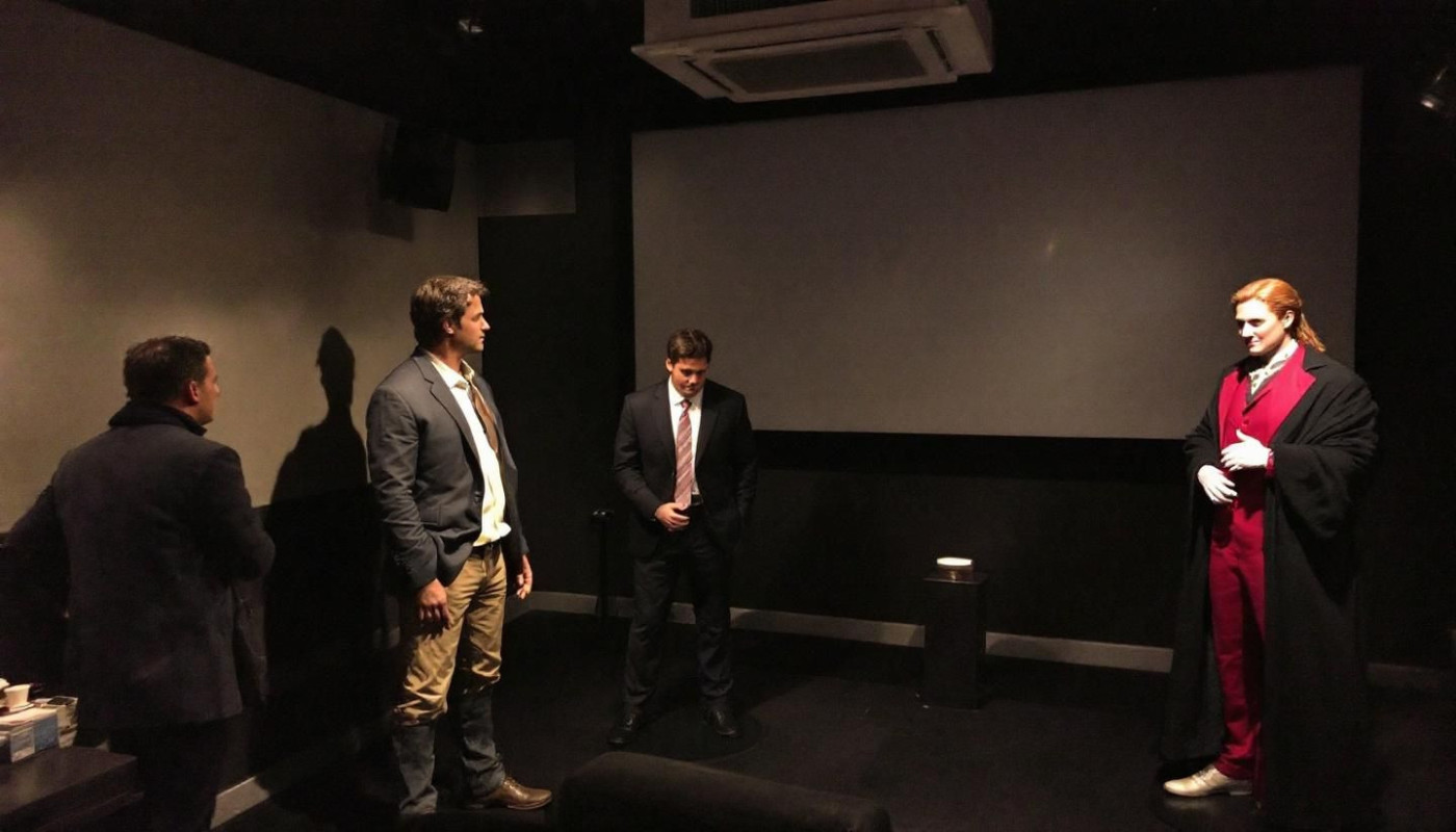 Comment les statues taille réelle créent une ambiance cinématographique chez vous ?